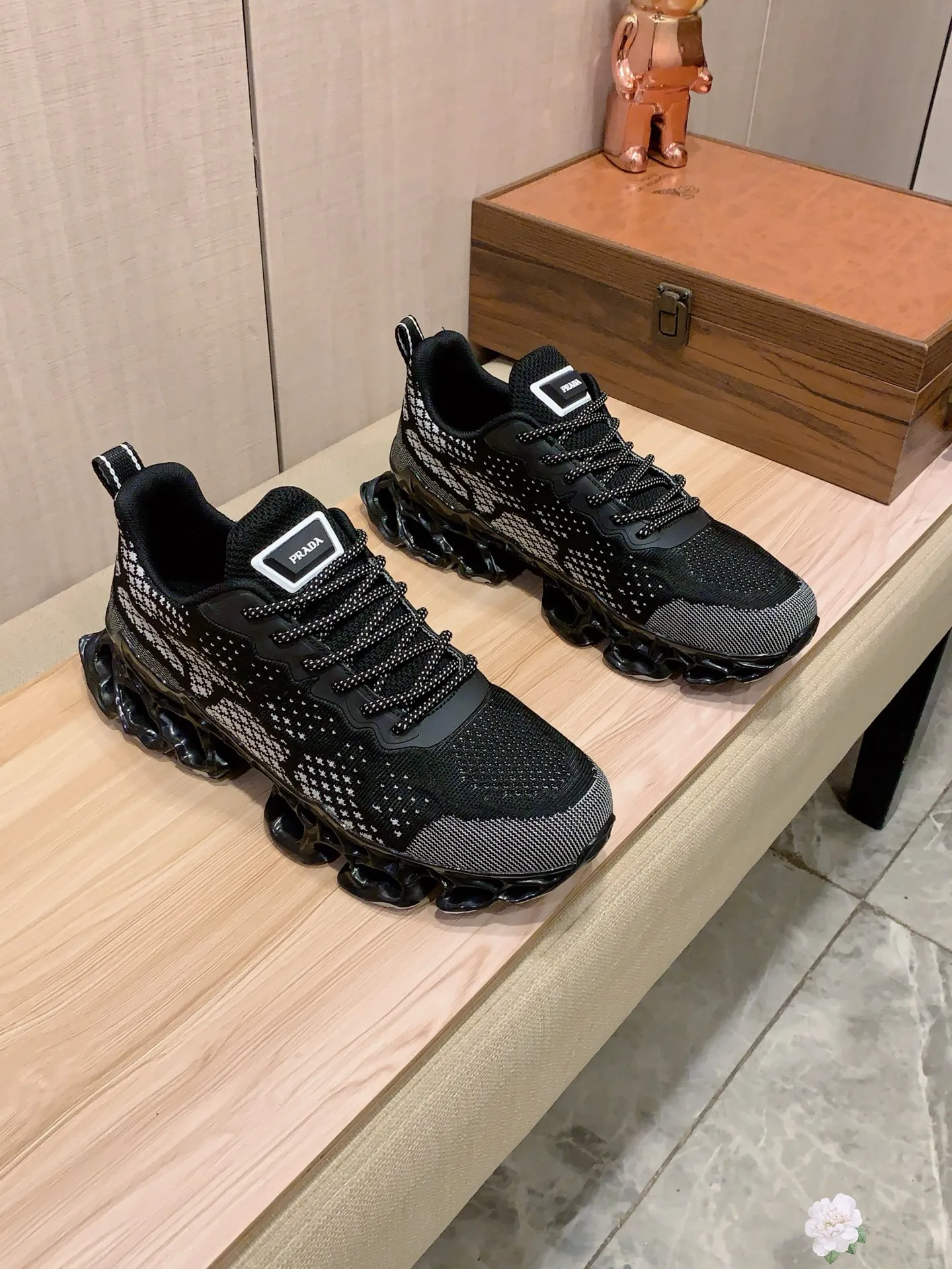Men's men's shoes💰460💰💰🎩🎩[Lightning][Lightning] "PRADA*" The latest and most popular casual shoes, top brand [seduce] luxury ~ purchasing agency, top ~ quality. [Strong] The upper is made of imported breathable fly weave material ➕ breathable sheepskin feet (•) with fine workmanship. The original stylish and stylish soft rubber wear-resistant and non-slip outsole is light and comfortable on the feet. The real thing looks better when photographed. 004: Size: 38-44, 3️⃣ colors selected